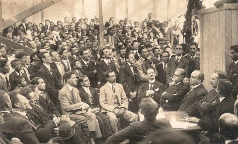 Asamblea del Movimiento Unionista presidida por los dirigentes del movimiento contra la dictadura.